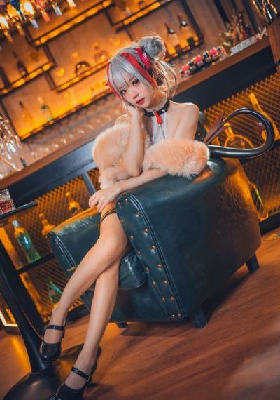 超内碰香蕉97_十万网红美女美酱